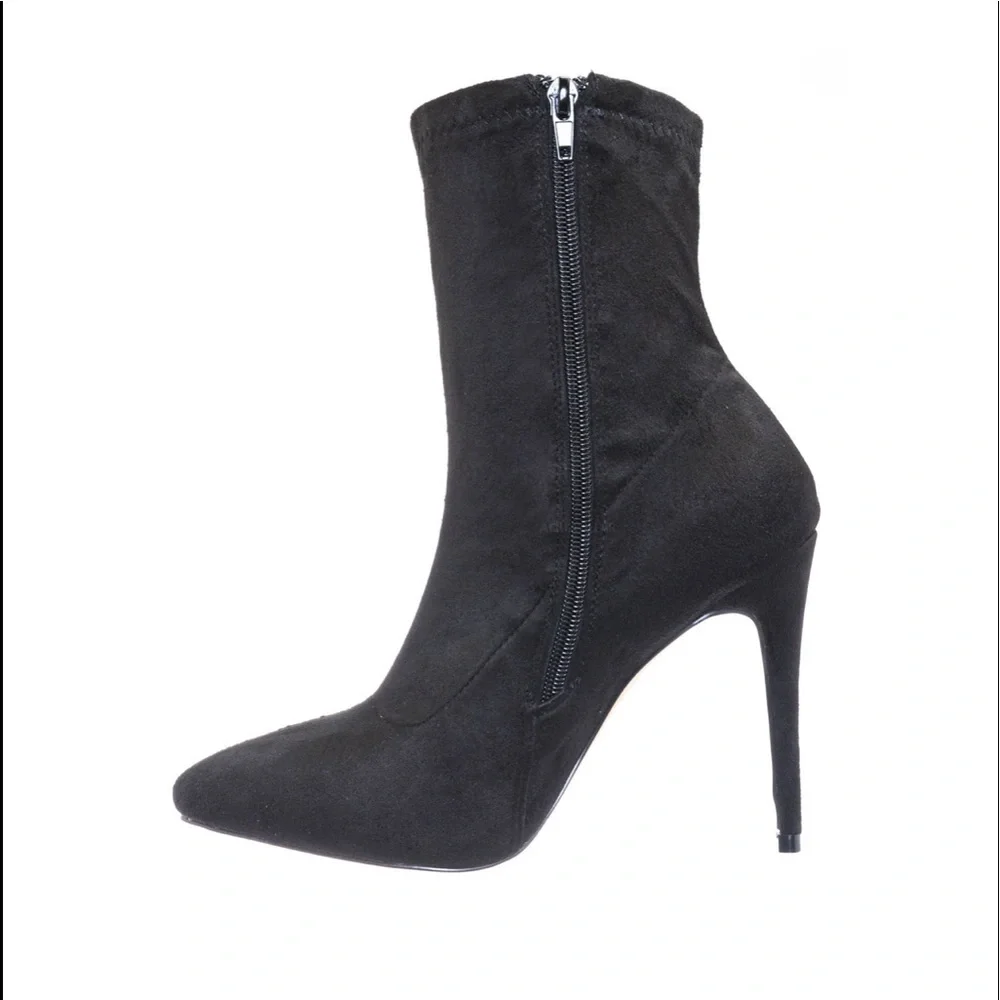 ♠️🔥ANNE MICHELLE SUEDE ANKLE BOOTIES WITH INSIDE ZIPPER SIZ 8 1/2 & 4 1/2 HEEL